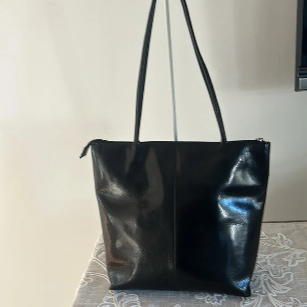 HOBO International New Carlotta Shiny Black Leather Shoulder Bag - Picture 4 of 15